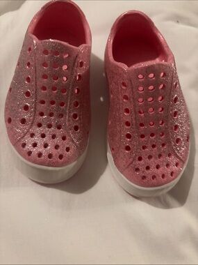 NWOT Shooshoos  Kids Pink Glitter Slip-On Water-Friendly Shoes
